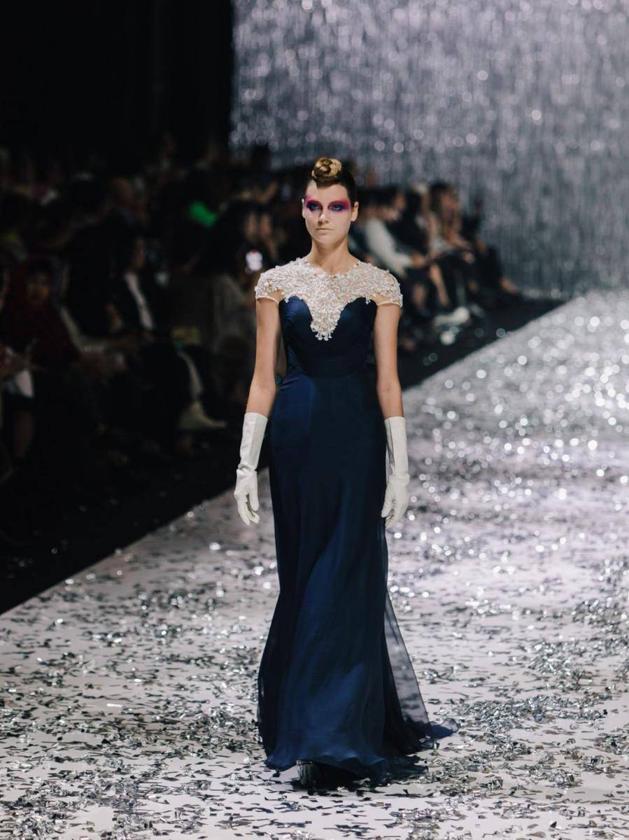 Koleksi Parisian Style Berkonsep Café Society ala Didi Budiardjo dalam gelaran Mulia in Fashion 2023. 19 Juli 2023. (dok. Didi Budiardjo)