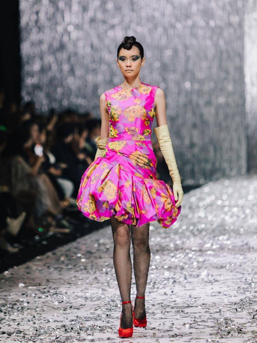 Koleksi Parisian Style Berkonsep Café Society ala Didi Budiardjo dalam gelaran Mulia in Fashion 2023. 19 Juli 2023. (dok. Didi Budiardjo)