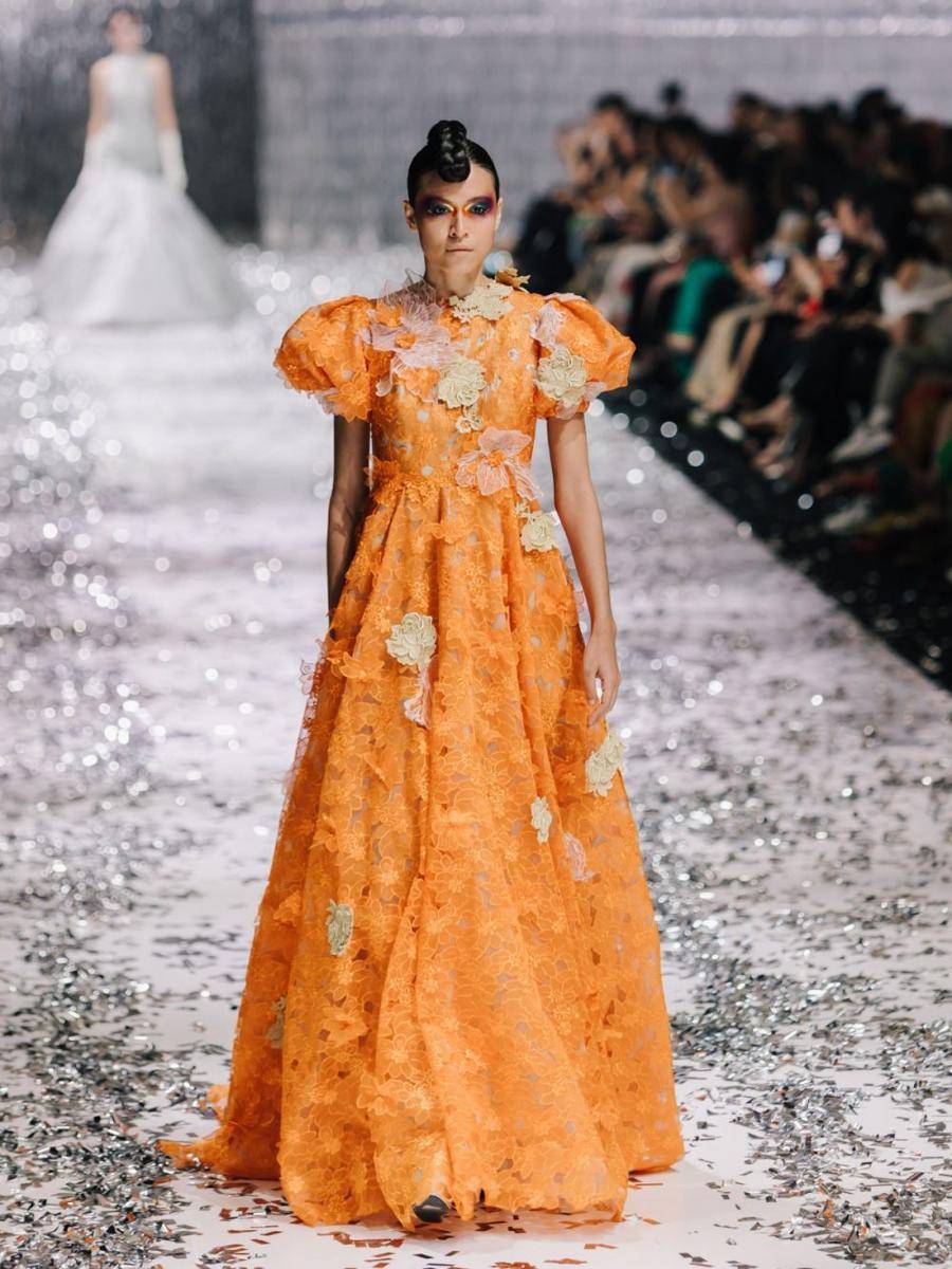 Koleksi Parisian Style Berkonsep Café Society ala Didi Budiardjo dalam gelaran Mulia in Fashion 2023. 19 Juli 2023. (dok. Didi Budiardjo)