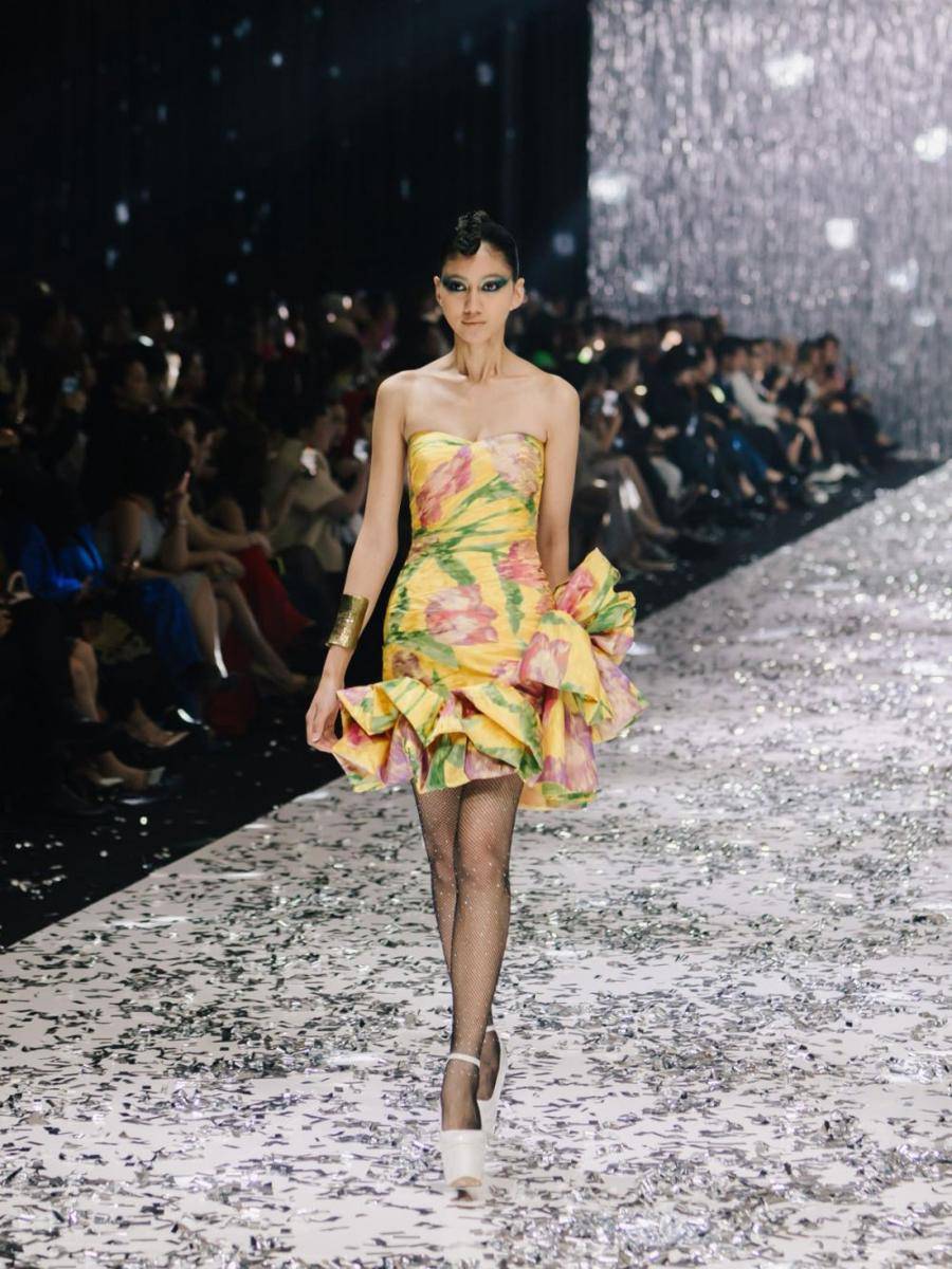 Koleksi Parisian Style Berkonsep Café Society ala Didi Budiardjo dalam gelaran Mulia in Fashion 2023. 19 Juli 2023. (dok. Didi Budiardjo)