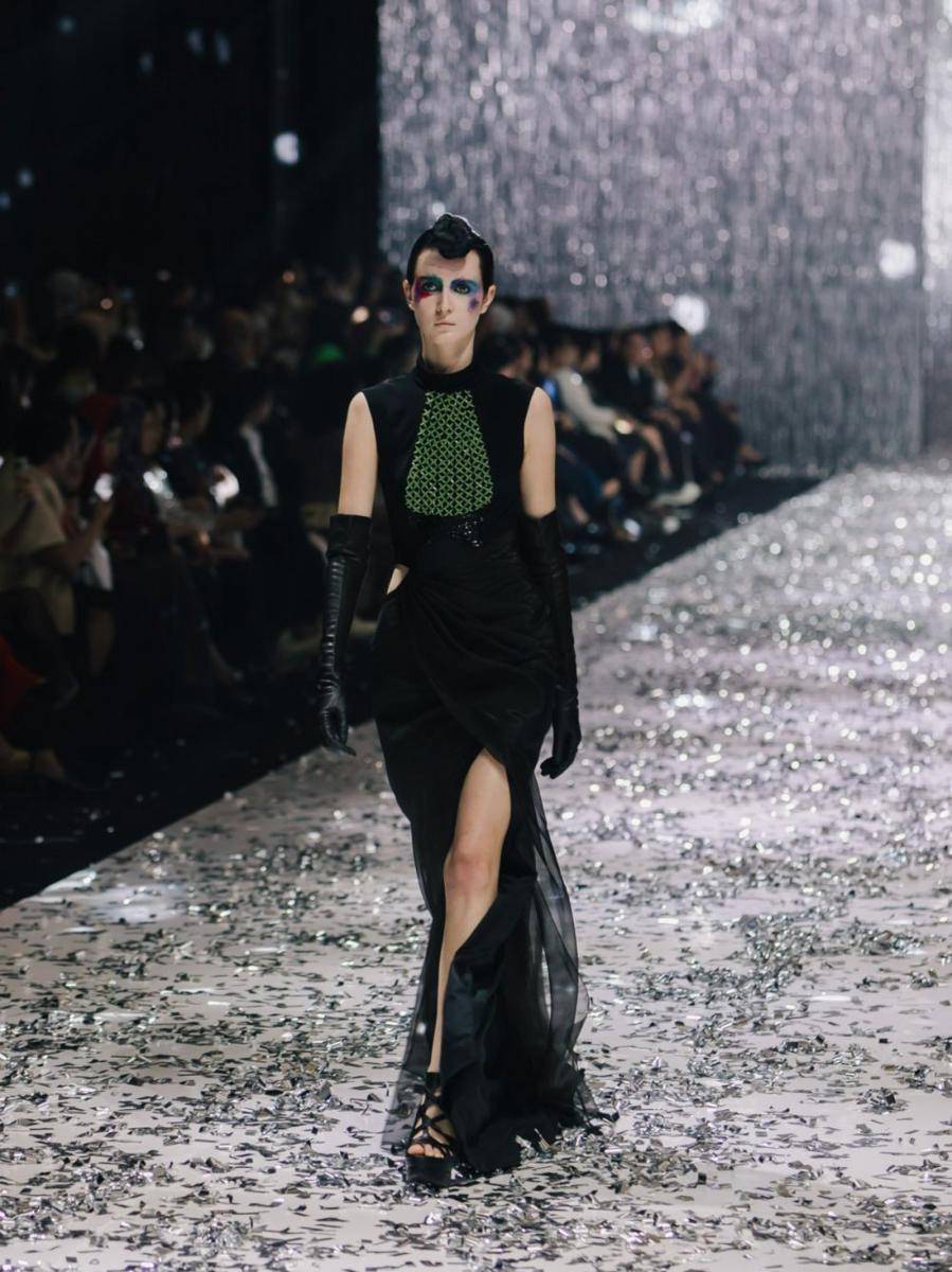Koleksi Parisian Style Berkonsep Café Society ala Didi Budiardjo dalam gelaran Mulia in Fashion 2023. 19 Juli 2023. (dok. Didi Budiardjo)