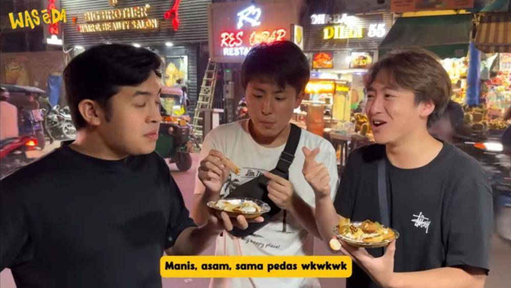 Jerome Polin coba street food di India (dok.youtube.com/nihongomantappu)