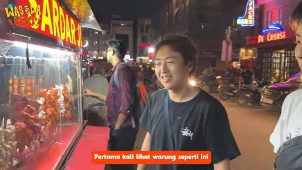 Jerome Polin coba street food di India (dok.youtube.com/nihongomantappu)