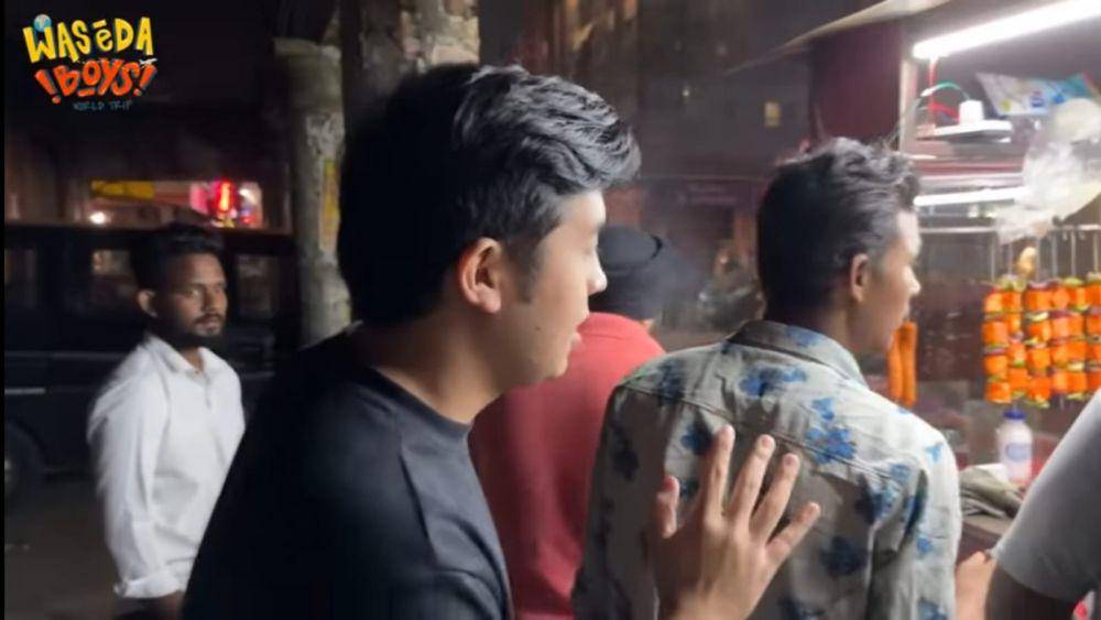 Jerome Polin coba street food di India (dok.youtube.com/nihongomantappu)