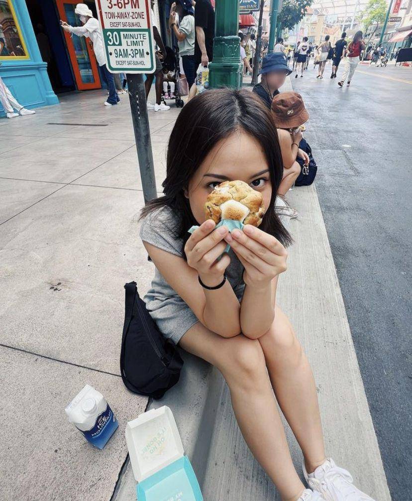 Hanggini liburan ke Universal Studio Singapura (instagram.com/hanggini)