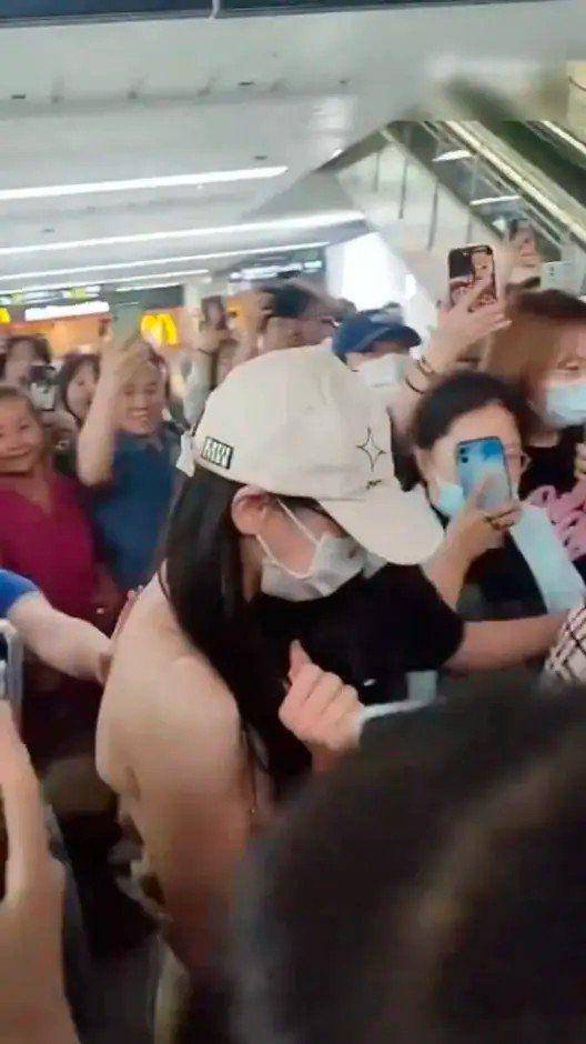 kronologi Dilraba Dilmurat alami pelecehan (twitter.com/omgasia1)