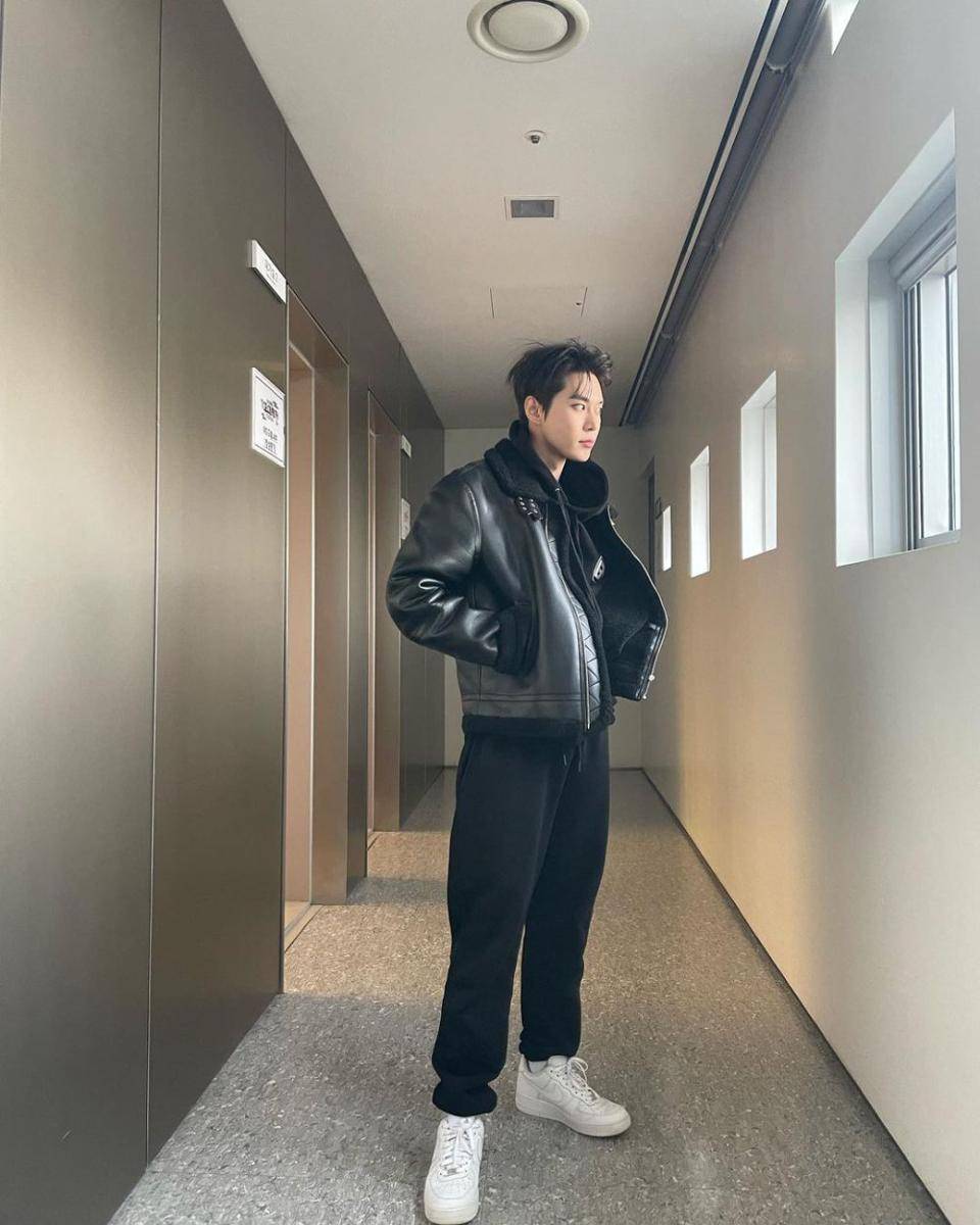 potret Doyoung NCT (instagram.com/do0_nct)
