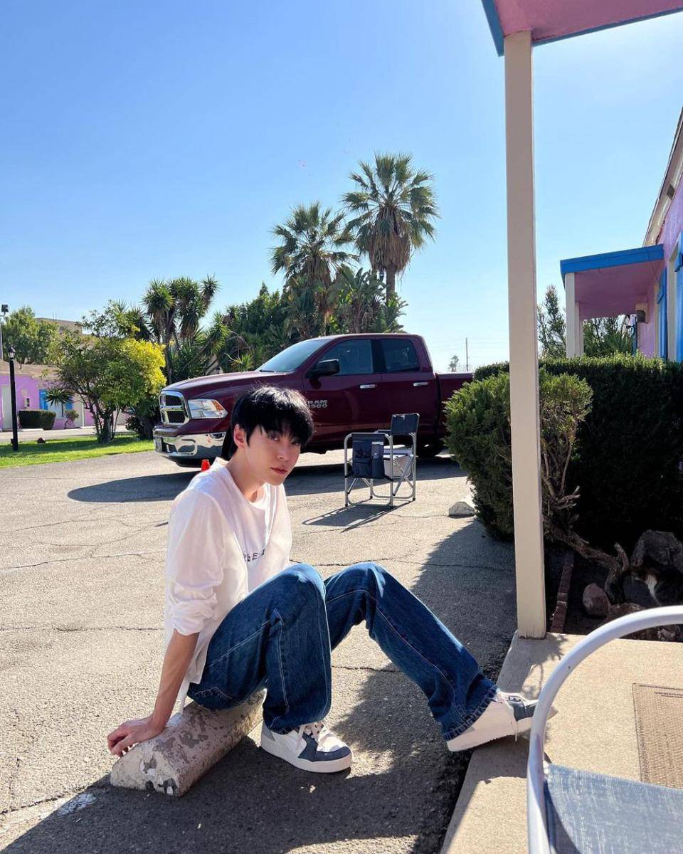 potret Doyoung NCT (instagram.com/do0_nct)
