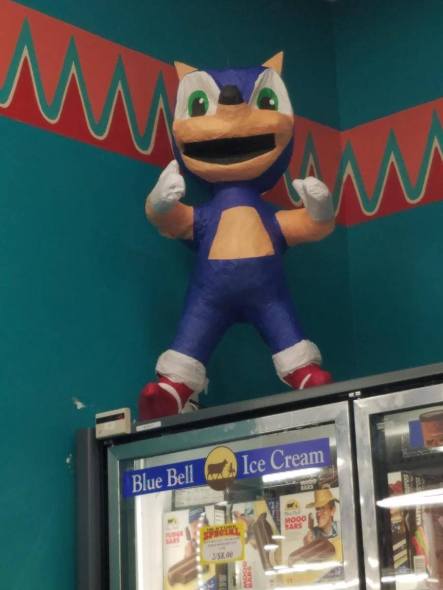 potret objek bertema Sonic paling aneh (reddit.com/user/MemeClanOfficial)