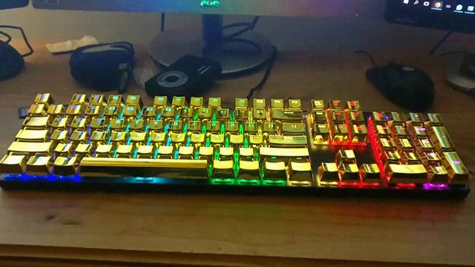 potret keyboard desain nyentrik (reddit.com/user/HurrDurrRGB)