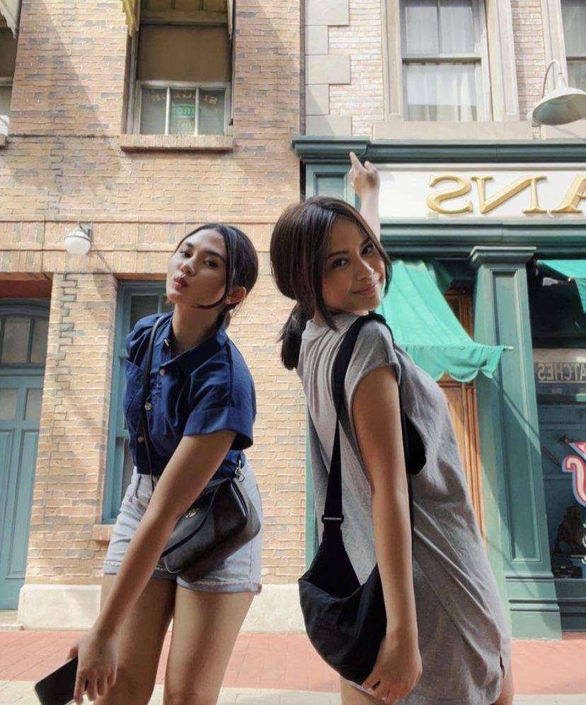 Hanggini dan Zahwa Aqilah liburan ke Universal Studio Singapura (instagram.com/hanggini)
