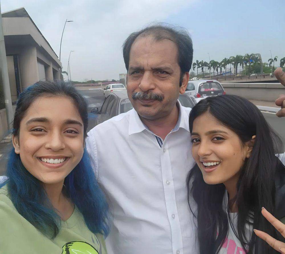 Potret kedekatan Sumbul Touqeer dan Ulka Gupta (instagram.com/sumbulxstan)