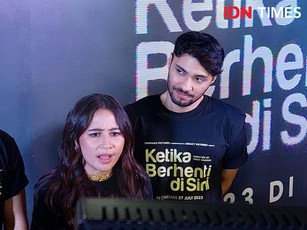 Sutradara, produser, dan cast film Ketika Berhenti di Sini (IDN Times/Erfah Nanda)