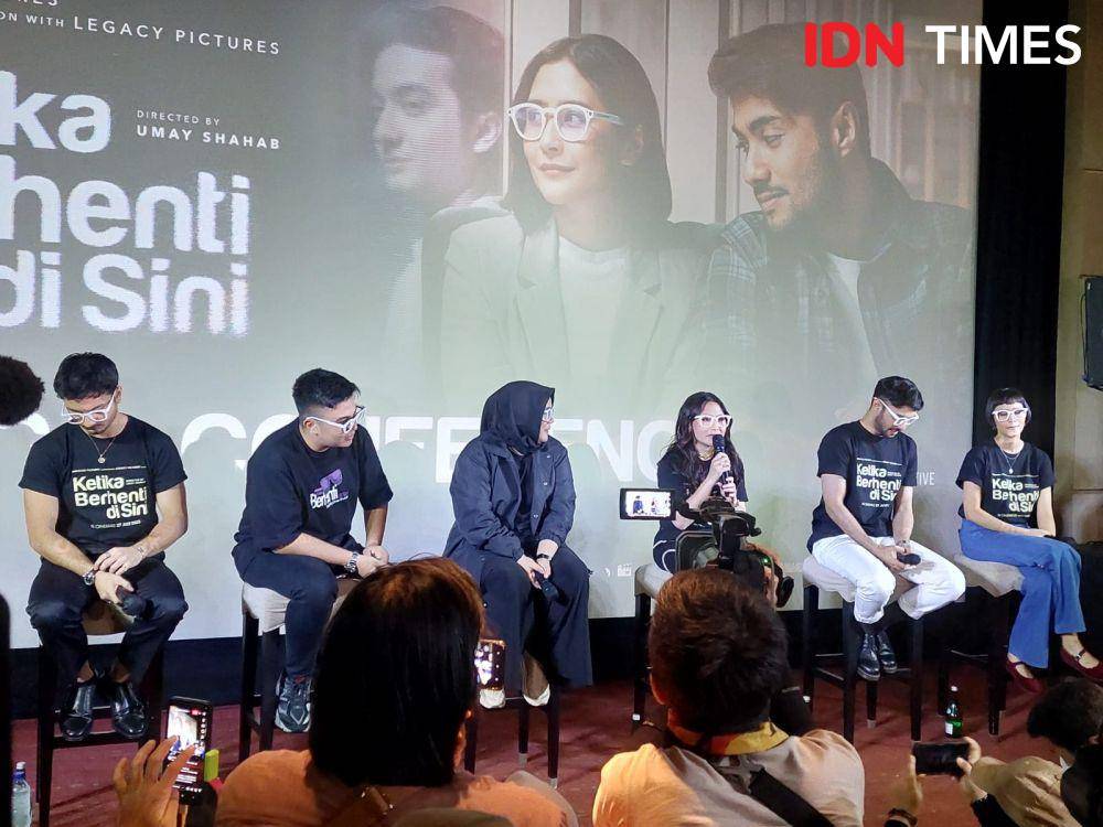 Sutradara, produser, dan cast film Ketika Berhenti di Sini (IDN Times/Erfah Nanda)