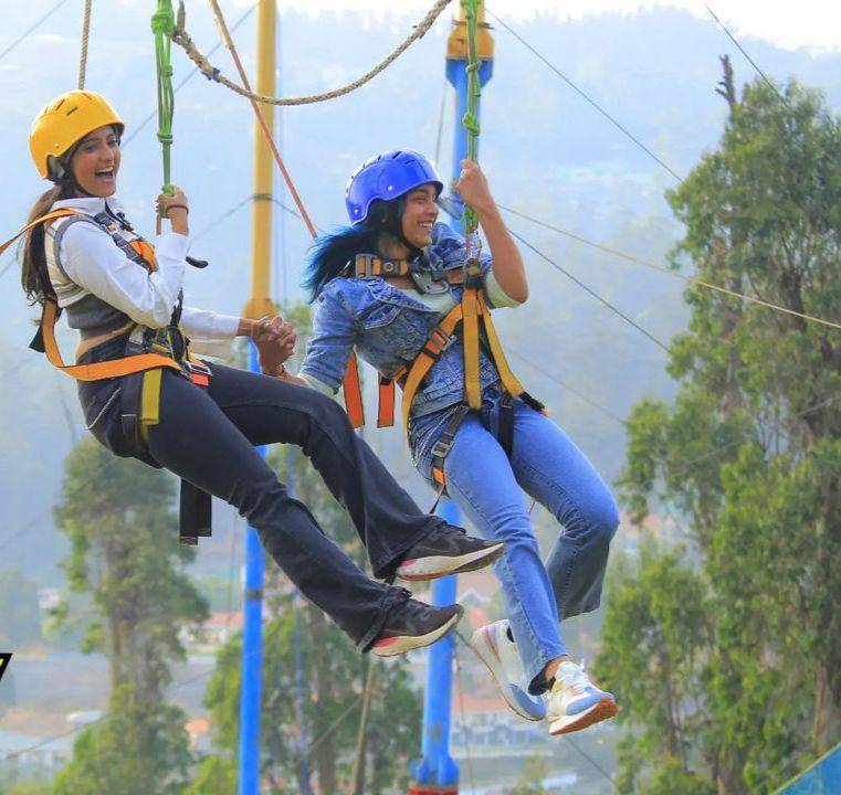 Potret persahabatan Sumbul Touqeer dan Ulka Gupta (instgram.com/ulkagupta)