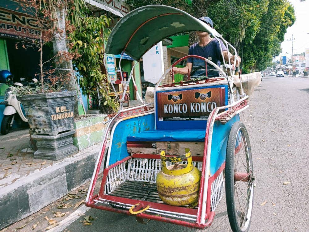 Warga datangi agen yang disebut ada ternyata kosong.IDN Times/ Riyanto