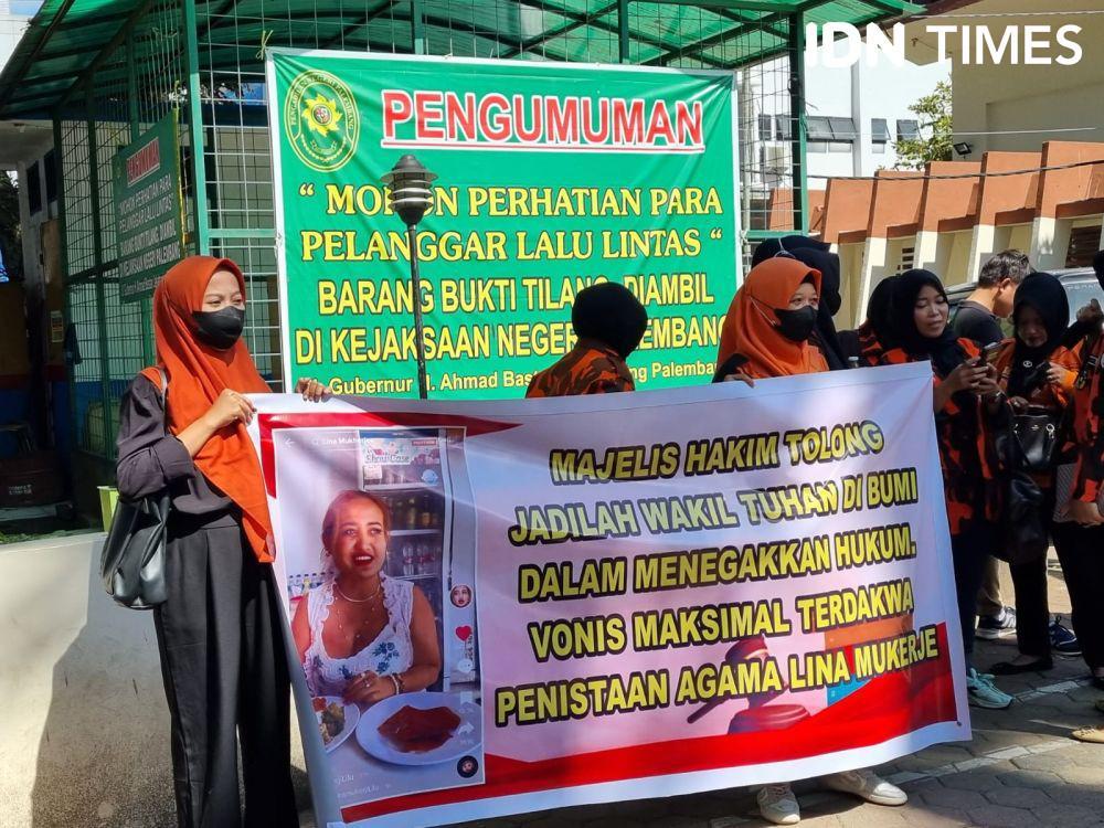 Srikandi PP Demo Pengadilan Minta Lina Mukherjee Dituntut Maksimal