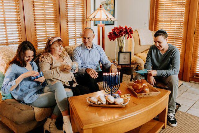 4 Kelebihan yang Dimiliki oleh Sandwich Generation, Bermental Kuat