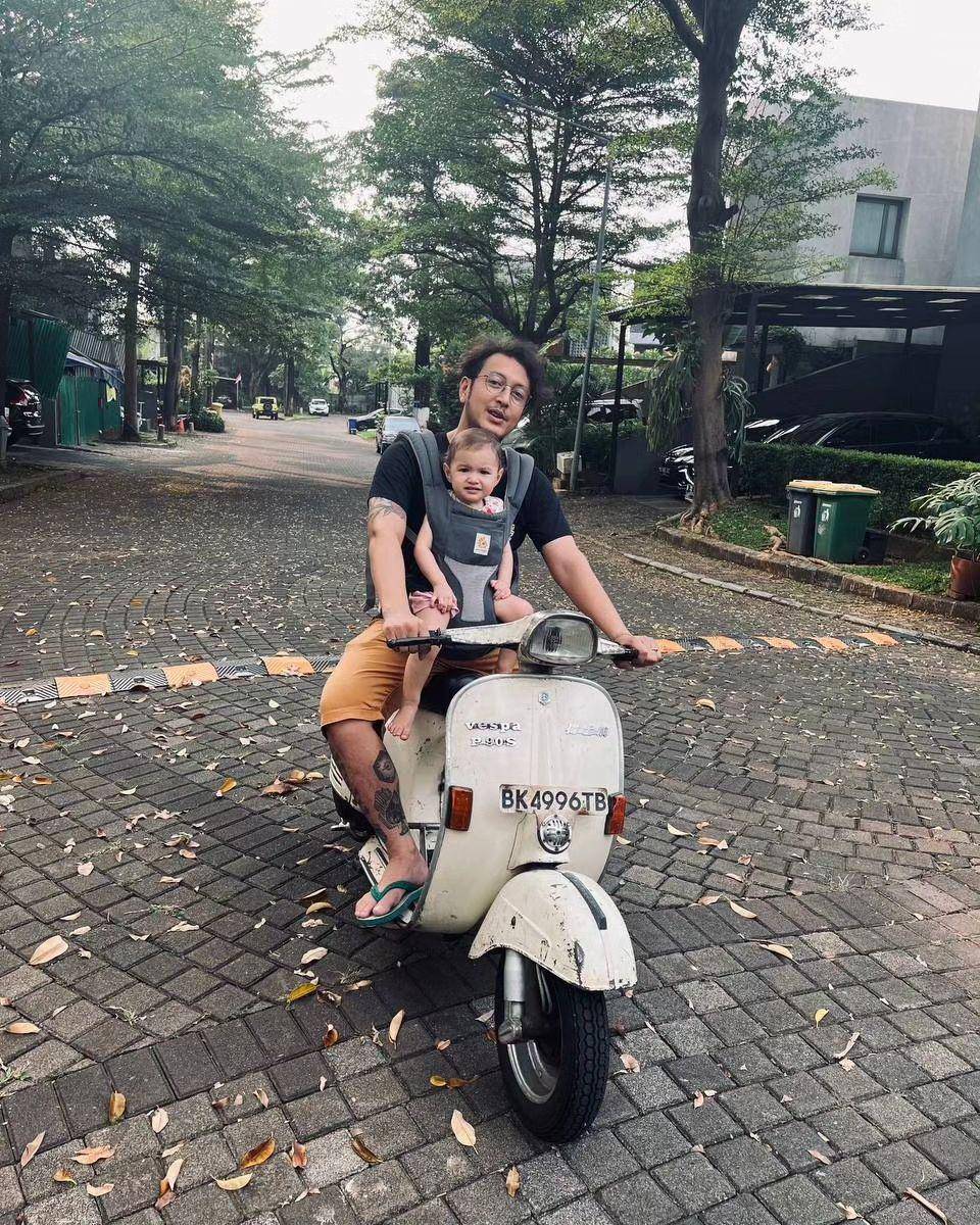 potret Dimas Anggara dan buah hati (instagram.com/dimsanggara)