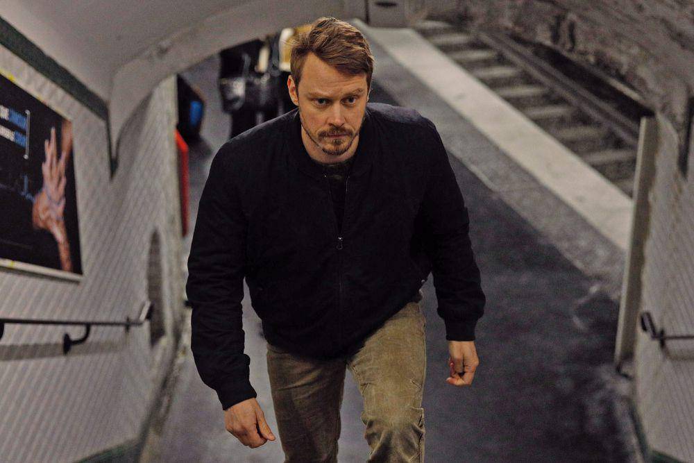Michael Dorman dalam serial Patriot (dok. Amazon Studios/Patriot)