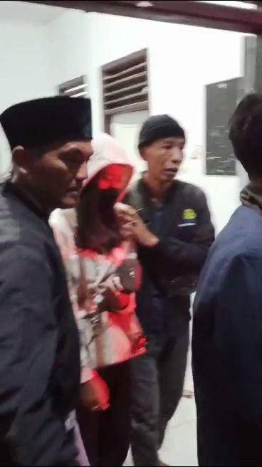 Mahasiswi KKN Unram inisial NWAP yang dipulangkan dari posko KKN di Desa Kayangan Lombok Utara. (dok. Istimewa)