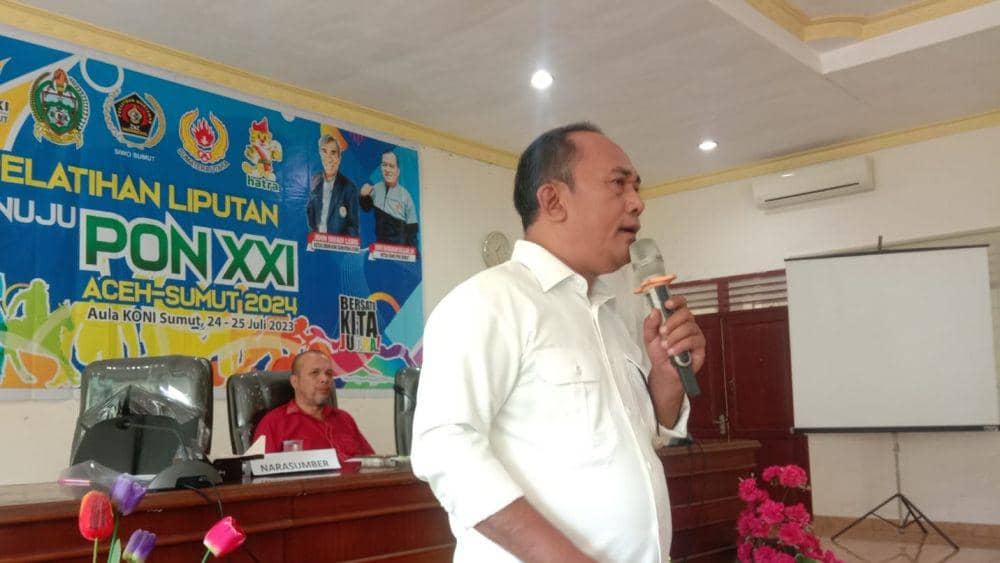 M Syahrir saat mengisi pelatihan liputan menuju PON XXI Aceh-Sumut 2024 pada 24-25 Juli 2023 (Dok.Istimewa)