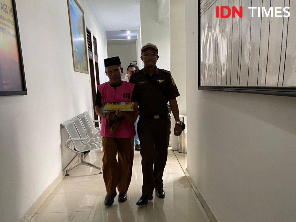 Kepala Dinas Pendidikan Kabupaten Aceh Tengah, Uswatuddin, ditetapkan sebagai tersangka dugaan korupsi. (Dokumentasi Kejari Aceh Tengah untuk IDN Times)