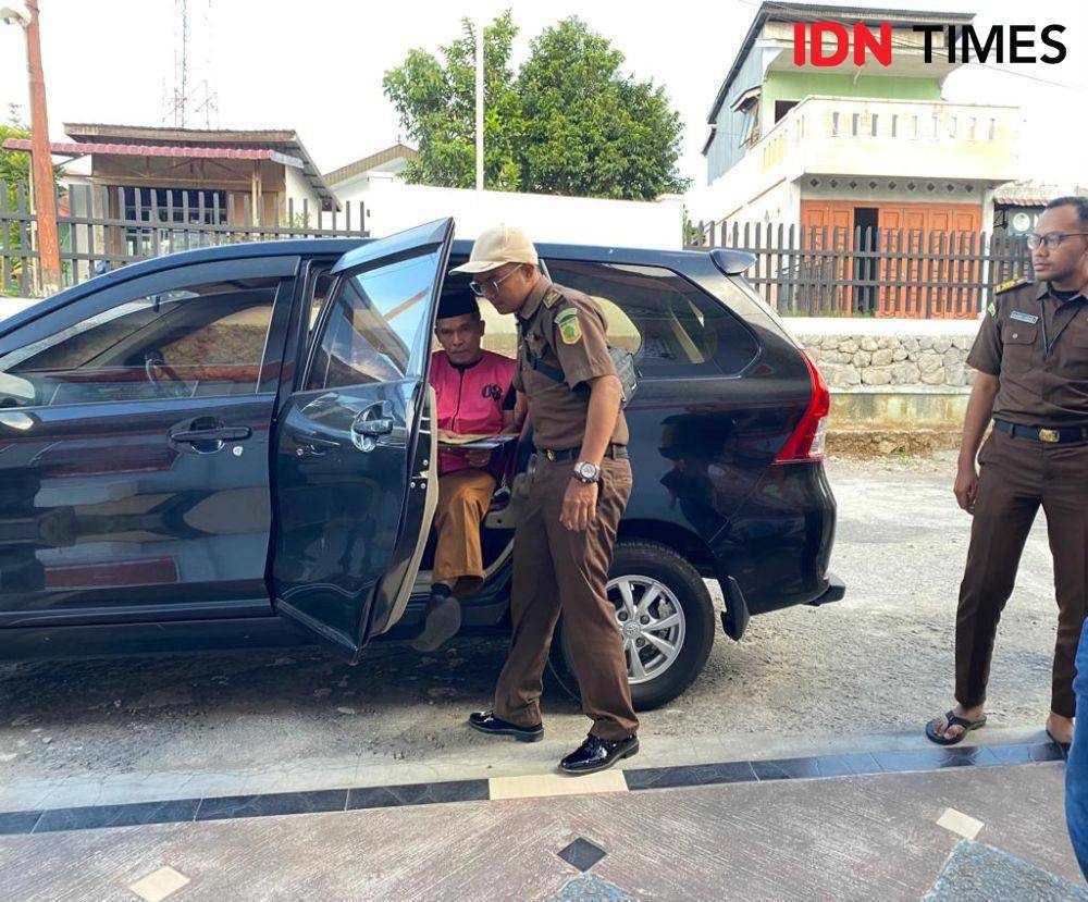Kepala Dinas Pendidikan Kabupaten Aceh Tengah, Uswatuddin, ditetapkan sebagai tersangka dugaan korupsi. (Dokumentasi Kejari Aceh Tengah untuk IDN Times)