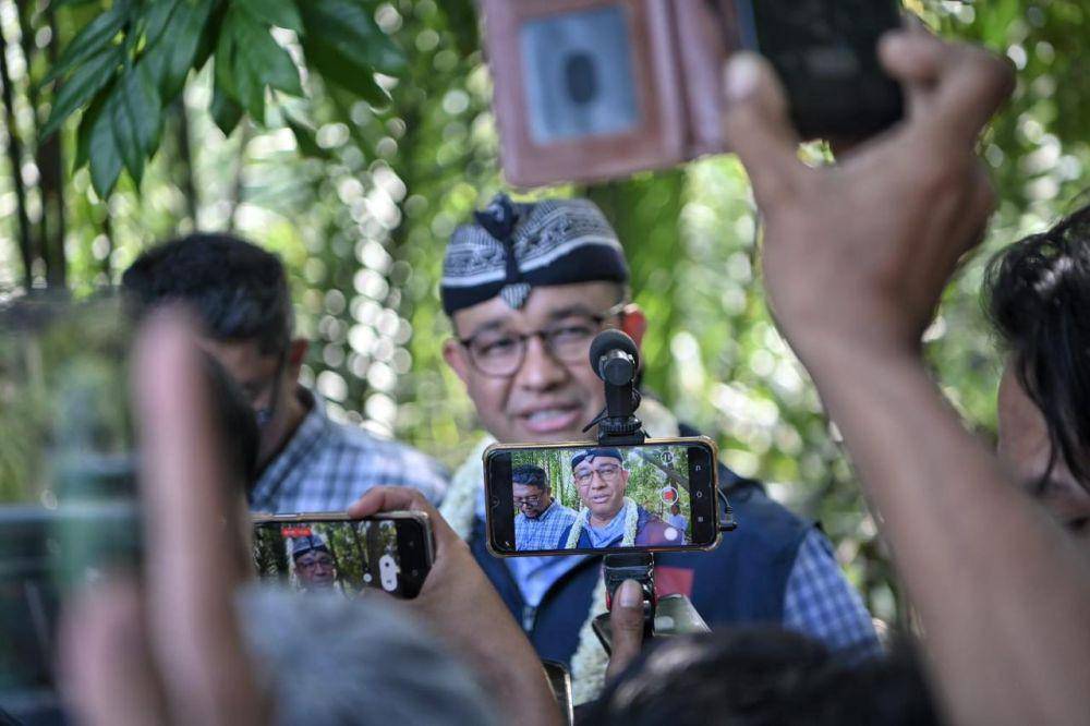 Bakal Calon Presiden (Capres) Koalisi Perubahan untuk Persatuan (KPP) Anies Baswedan saat bertemu relawan di Kabupaten Pangandaran. (Dok. IDN Times/Istimewa)