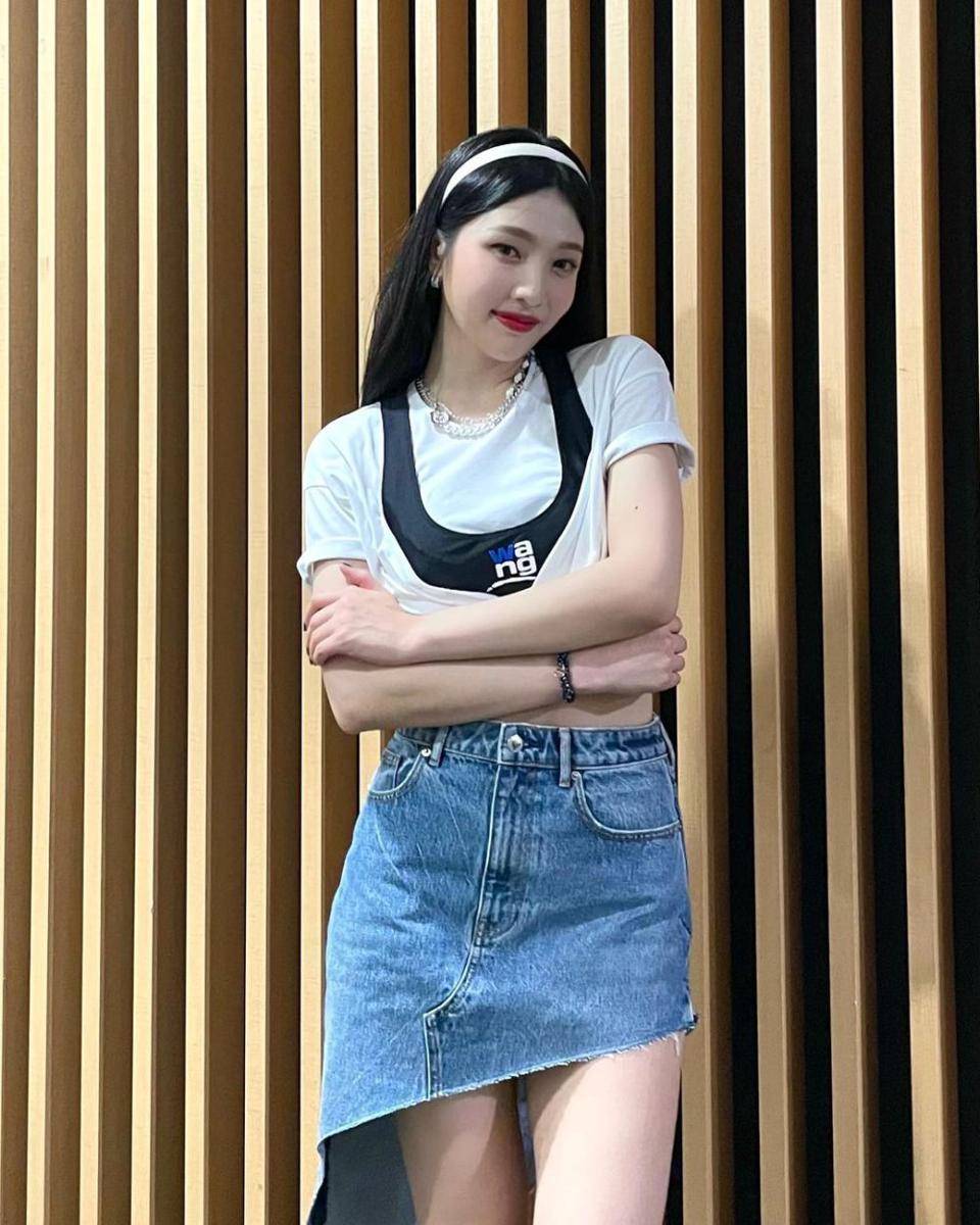 ide mix and match rok denim ala Joy Red Velvet (instagram.com/_imyour_joy)