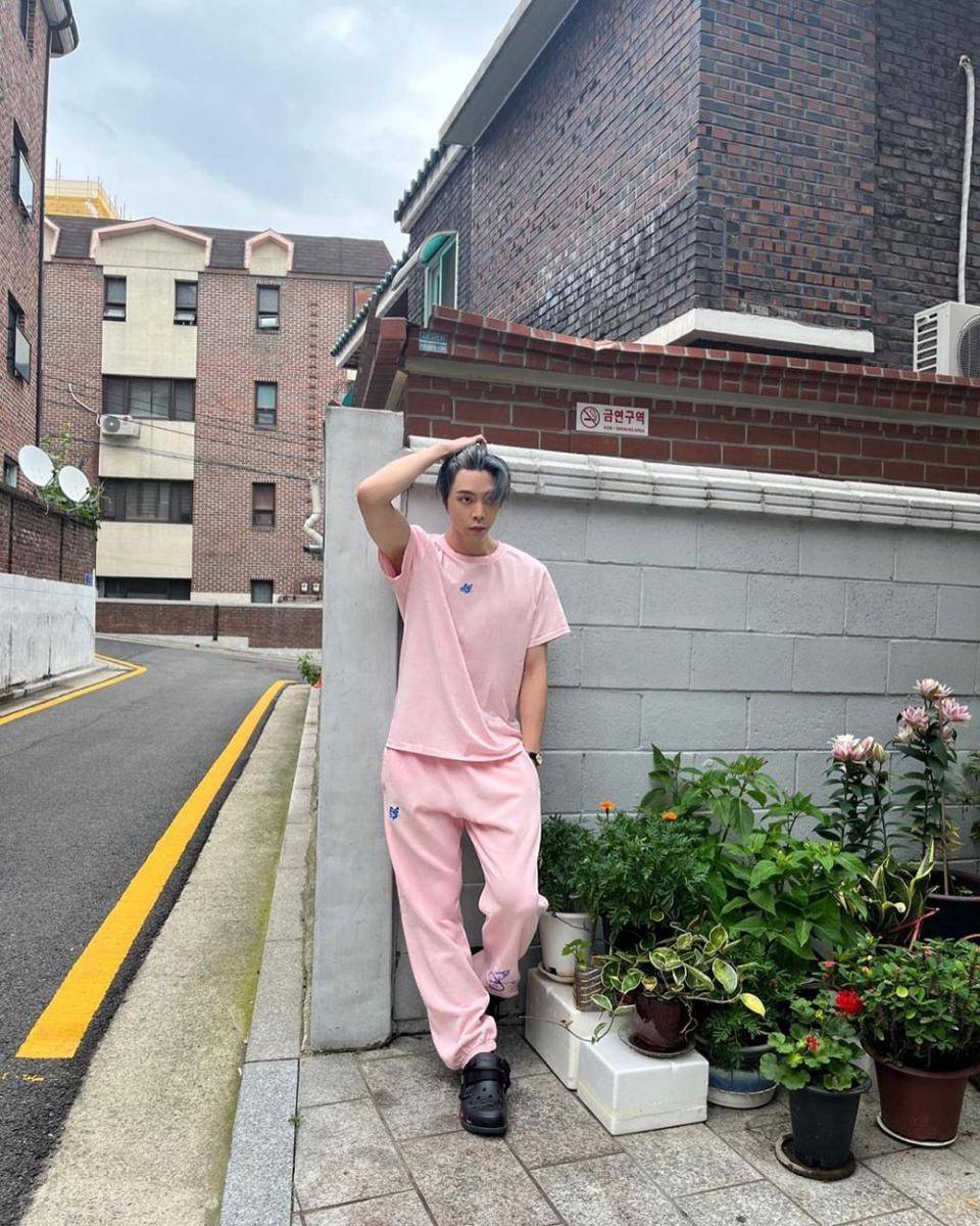 Johnny NCT (instagram.com/johnnyjsuh)