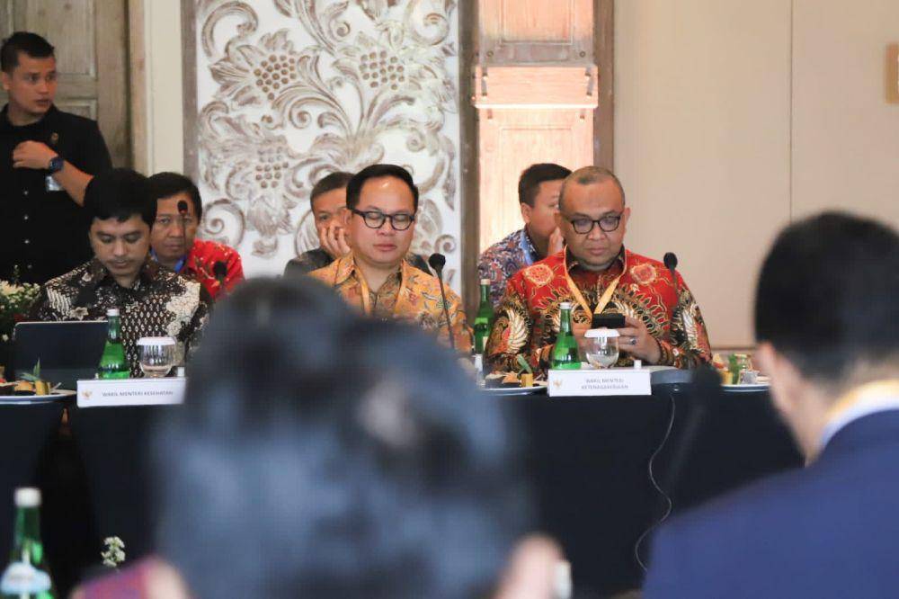 Wamenaker Afriansyah Noor pada Rapat Koordinasi Nasional Percepatan Pengembangan 5 DPSP Semester I Tahun 2023 dan Rapat Dewan Pengarah Badan Otorita Pengelola Kawasan Pariwisata, di Jakarta, Jumat (21/7/2023). (Dok. Kemnaker)