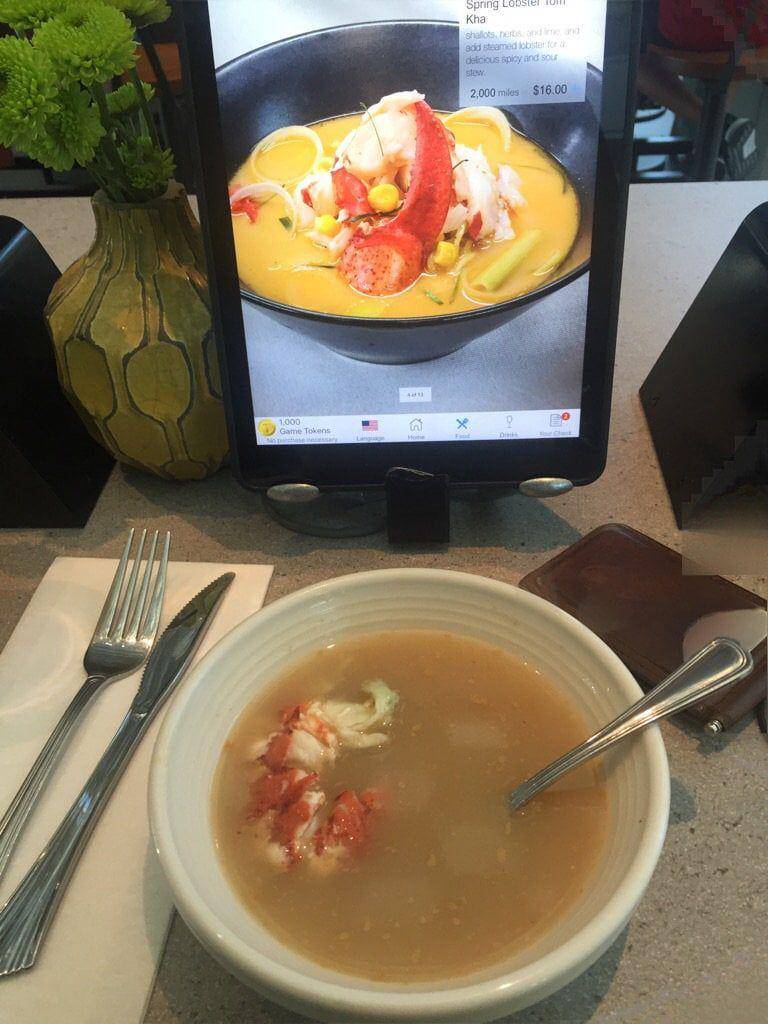 potret momen kocak beli makanan di bandara (reddit.com/user/fuyacrew)