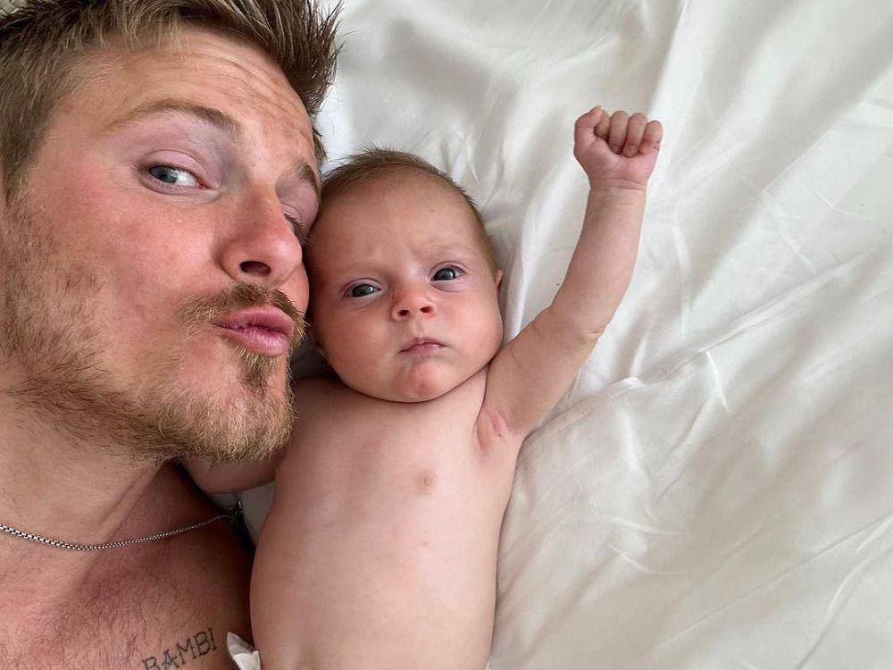 potret Alexander Ludwig dan buah hati (instagram.com/alexanderludwig)