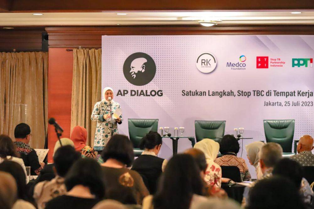 Menteri Ketenagakerjaan, Ida Fauziyah, pada acara Dialog Menyatukan Langkah dalam Membendung TBC di Indonesia di Jakarta, Selasa (25/7/2023). (Dok. Kemnaker)