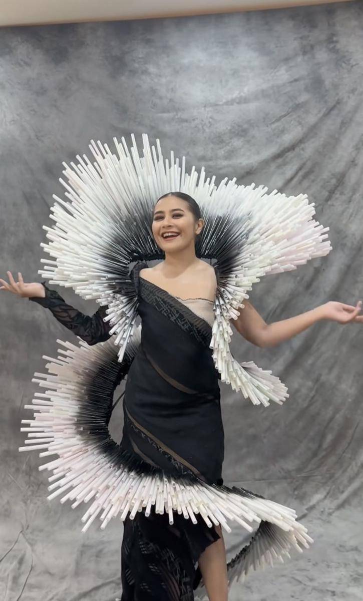 potret Prilly Latuconsina pamerkan kostum yang akan dikenakannya di JFC (Instagram.com/bubahalfian)