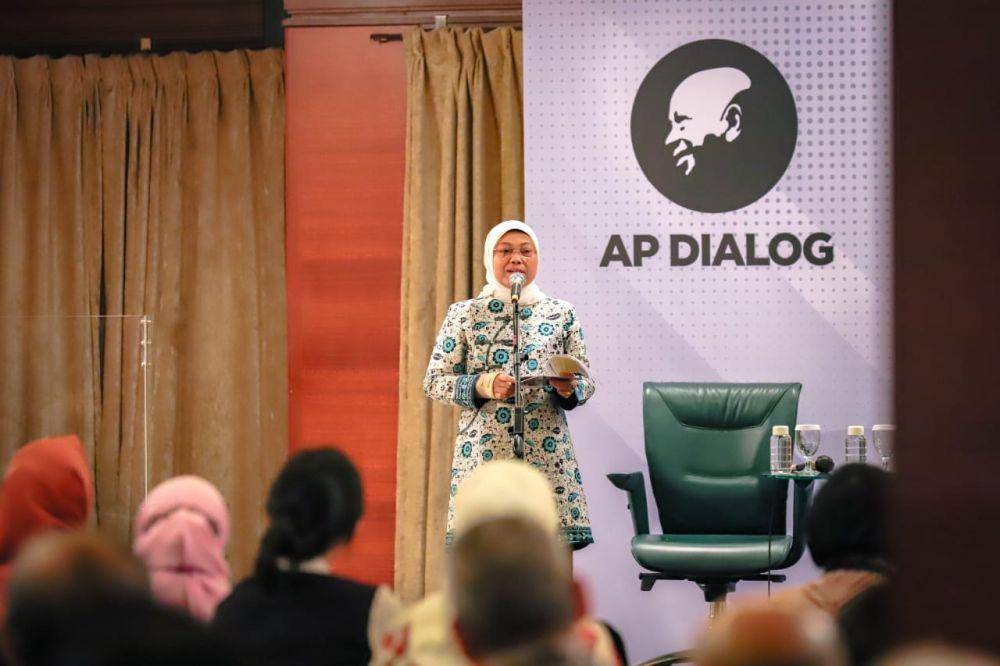Menteri Ketenagakerjaan, Ida Fauziyah, pada acara Dialog Menyatukan Langkah dalam Membendung TBC di Indonesia di Jakarta, Selasa (25/7/2023). (Dok. Kemnaker)