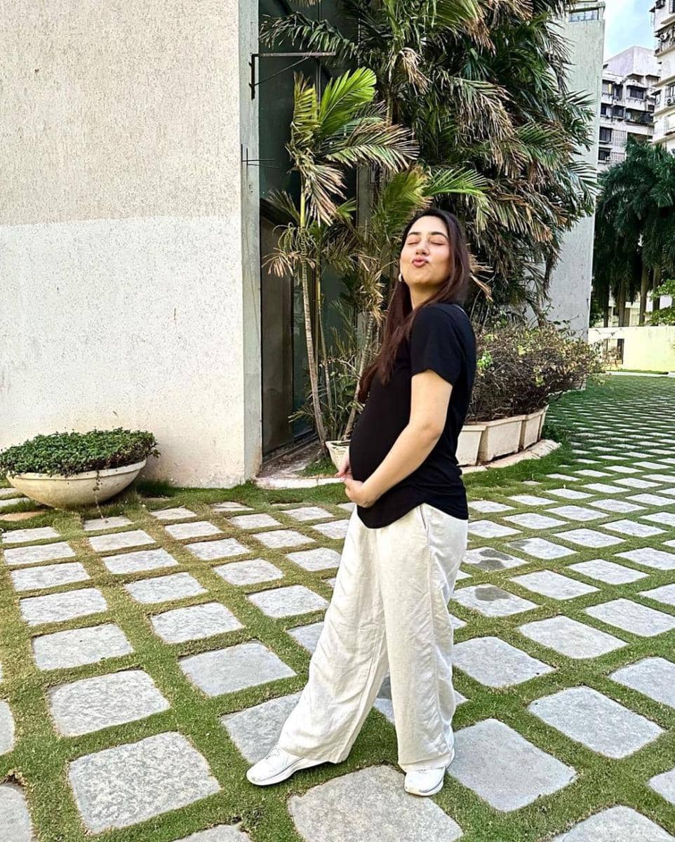Disha Parmar (instagram.com/dishaparmar)
