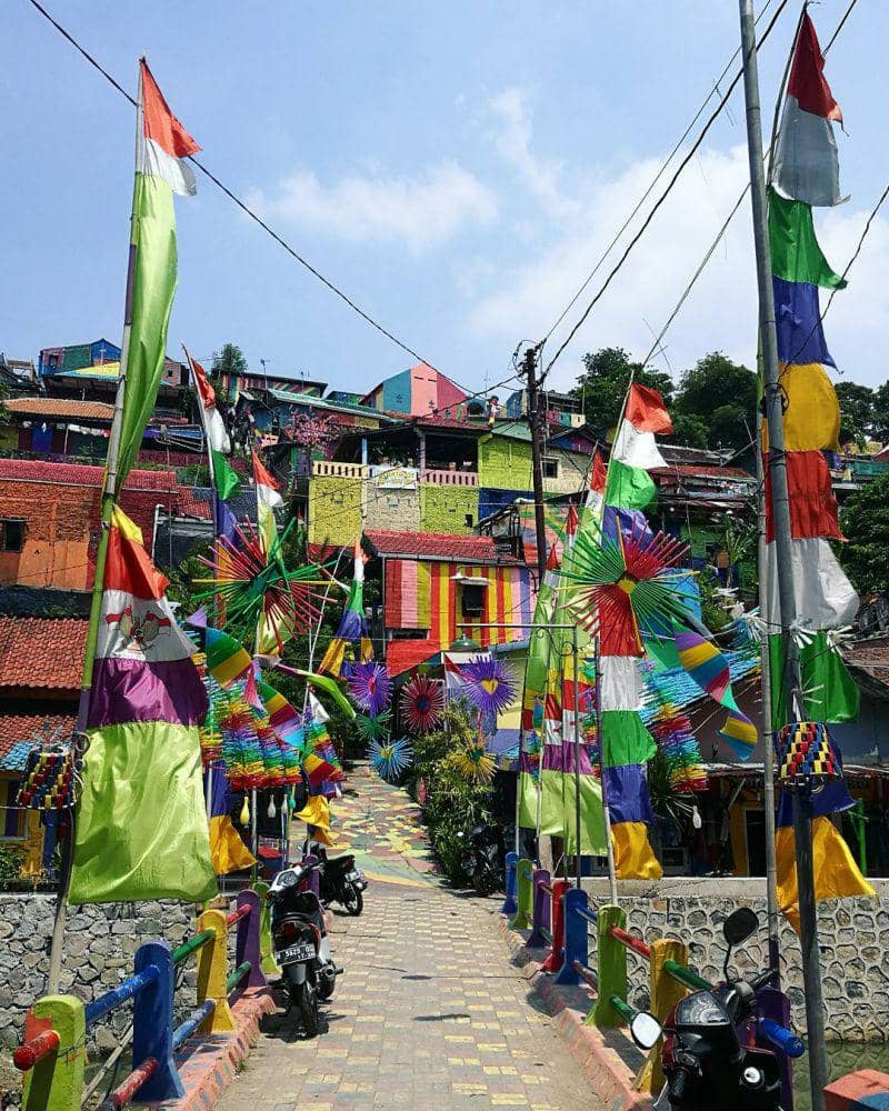 gambar Kampung Pelangi Semarang (instagram.com/hannanaumanen)