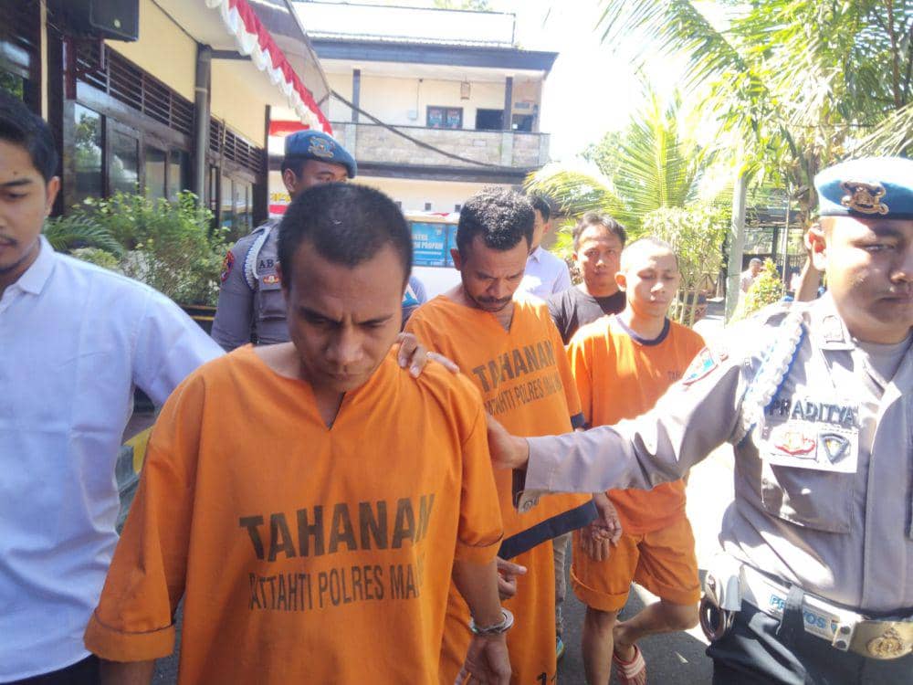 Ketiga tersangka pembunuhan mahasiswa Unitri Malang. (IDN Times/Rizal Adhi Pratama)