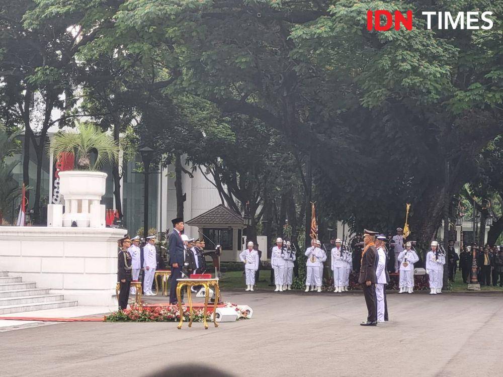 Presiden Jokowi Lantik Perwira Muda TNI-Polri Tahun 2023 di halaman Istana Merdeka, Jakarta (IDN Times/Ilman Nafi'an)