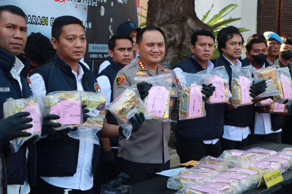 Polrestabes Surabaya Tangkap Pengedar Narkoba 33 Kg