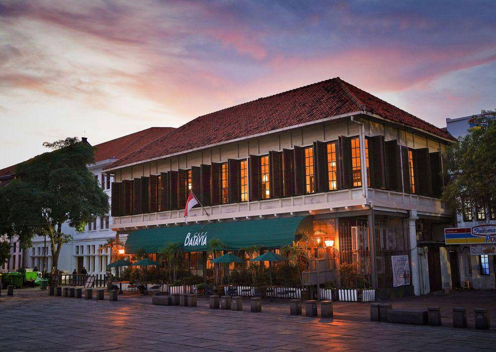 Potret bagian luar Cafe Batavia (cafebatavia.com)