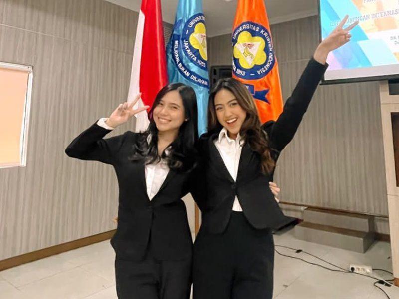 8 Potret Sisca JKT48 Yudisium, Kasih Speech Kocak!
