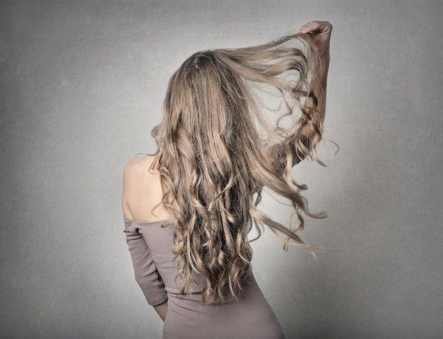 10 Hair Care Routine Wajib agar Rambut Tampak Bervolume dan Berkilau
