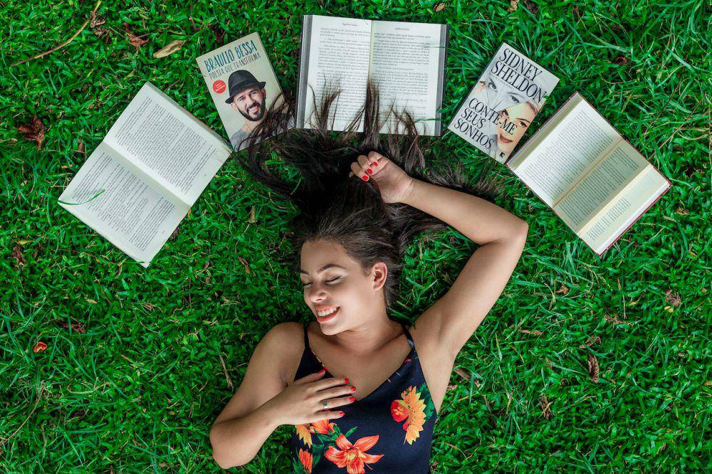 ilustrasi penyuka buku (pexels.com/Marcelo Chagas)