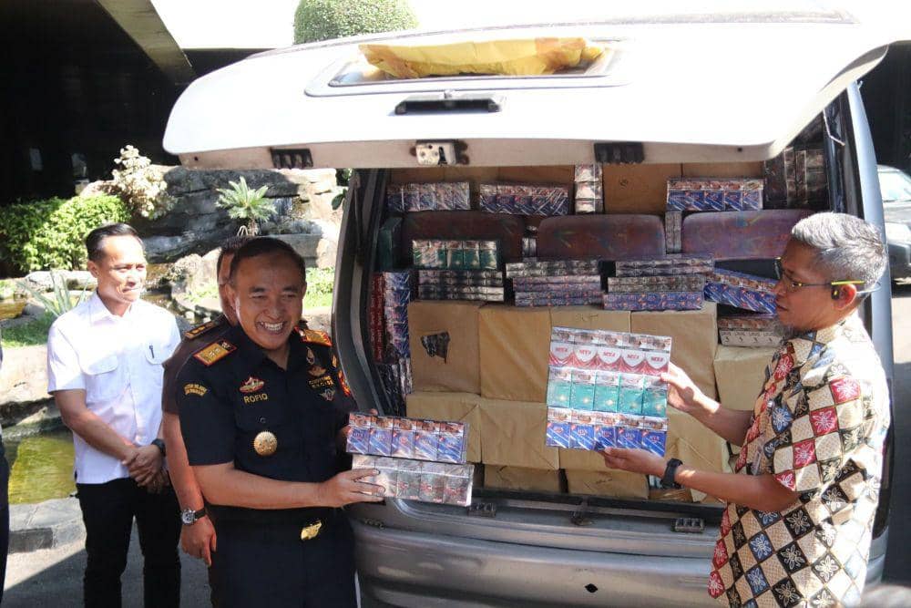 Peredaran Tinggi, 10 Juta Batang Rokok Ilegal di Jateng Dimusnahkan