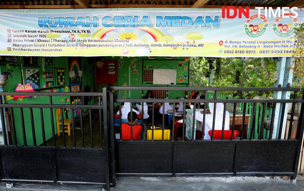 Rumah Ceria Medan (RCM) di Jalan Bunga Teratai, Kelurahan Padang Bulan Selayang, Kecamatan Medan Selayang, Kota Medan, 24 Juli 2023. (IDN Times/Arifin Al Alamudi)