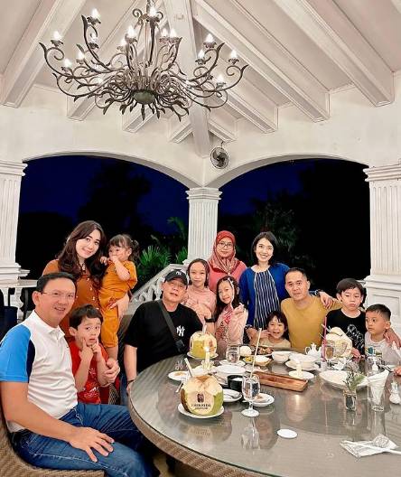 potret keluarga Ahok (instagram.com/puputnastitidevi)