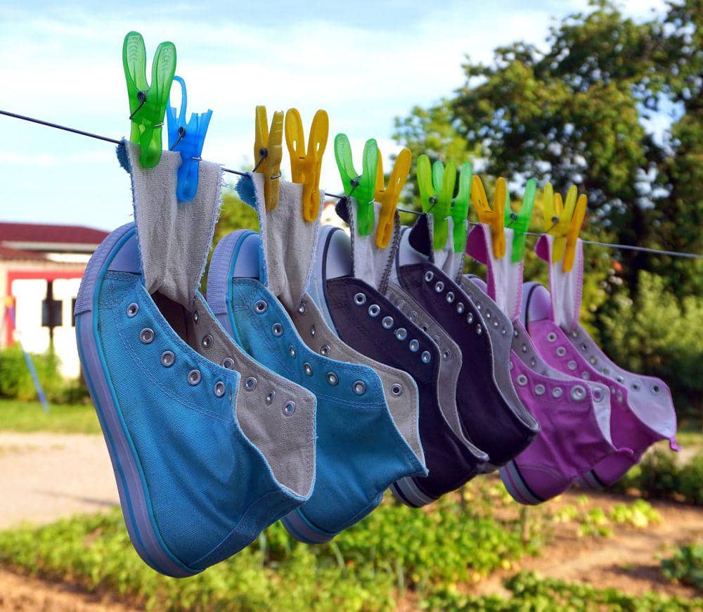 Ilustrasi sepatu. (Pixabay.com/matthiasboeckel)